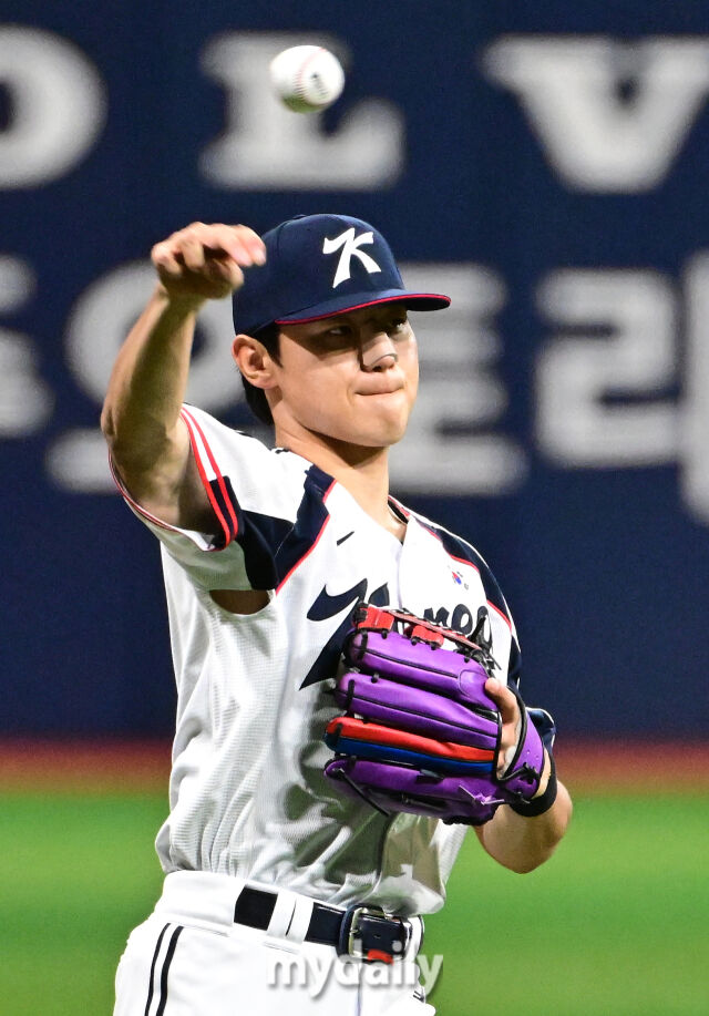 2026년 9월 17일 오전 서울 고척스카이돔에서 열린 '2026 아이치 나고야 아시안게임' 야구대표팀 평가전, 대한민국과 상무의 경기. 3루수 김도영이 수비를 준비하고 있다./마이데일리