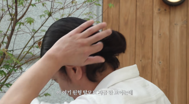 바비킴이 53세에 첫 딸을 품에 안은 뒤 육아에 전념하고 있는 근황을 공개했다. / 유튜브 채널 ' I'm a 바비킴'