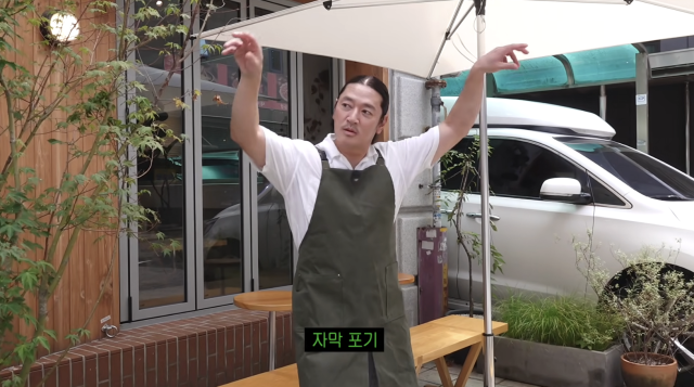 바비킴이 53세에 첫 딸을 품에 안은 뒤 육아에 전념하고 있는 근황을 공개했다. / 유튜브 채널 ' I'm a 바비킴'