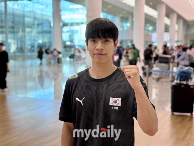 2026 아시아선수권 베스트 리베로로 선정된 박경민이 14일 인천국제공항을 통해 귀국해 미소를 짓고 있다./마이데일리