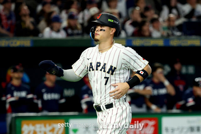 2026 WBC에 출전한 사토 테루아키가 득점에 성공하고 있다./게티이미지코리아