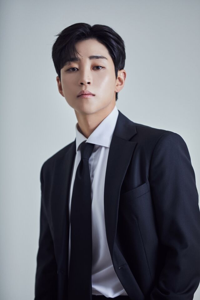 가수 딘딘./슈퍼벨컴퍼니