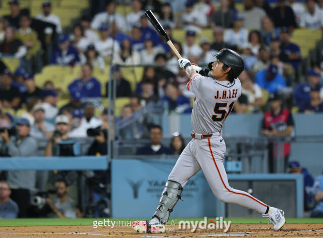MLB 샌프란시스코에서 뛰고 있는 이정후는 19일(한국시각) 열린 LA 다저스와 원정 경기에서 시즌 10호 홈런을 쳤다. 그는 2024년 MLB 데뷔 후 처음으로 두자리수 홈런을 달성했다./게티이미지코리아