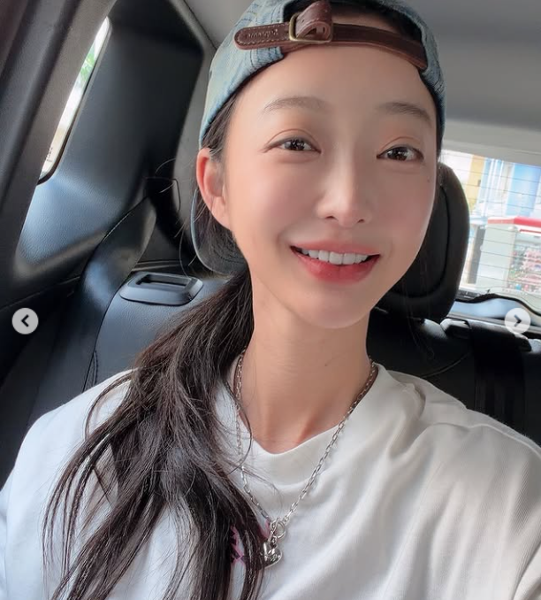 EXID 혜린은 "요즘 N잡러다. 타코집 사장님도 하고 있고, 뮤지컬도 하고 있고 DJ도 하고 있고 노래도 만들고 있다"며 근황을 소개했다./혜린 소셜미디어