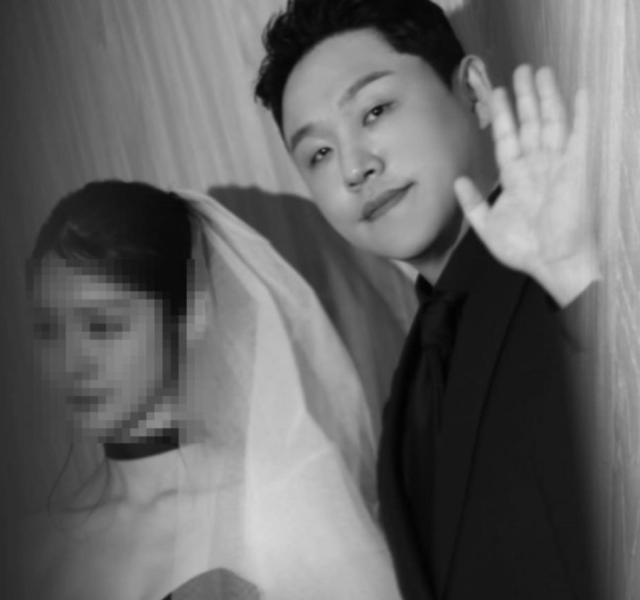 강승구는 20일 '매드브로' 공식 유튜브 채널 커뮤니티와 SNS를 통해 웨딩화보 및 결혼식장 사진을 게재하며 팬들에게 직접 기쁜 소식을 전했다. / '매드브로' 공식 유튜브 채널