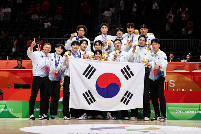12년 만에 아시안게임 금메달을 딴 한국 남자농구 대표팀./2026 아이치-나고야 아시안게임 조직위 제공