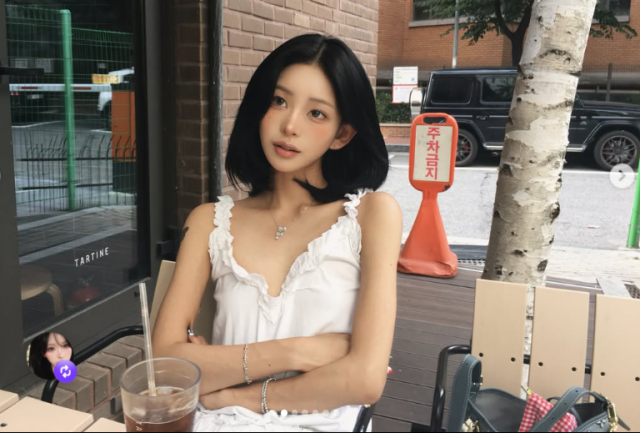 최준희는 21일 자신의 SNS 계정에 "썸남 만나러 가는 준비 과정 이딴거 못하는 유부녀의 GRWM ㅋㅋ, 다들 월요팅 햅피...~"라는 글과 함께 외출 준비 과정이 담긴 영상을 공유했다./최준희 소셜미디어