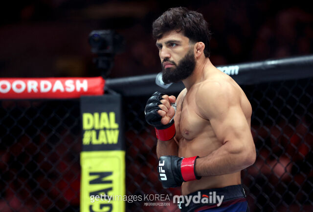 사루키안이 20일 열린 UFC 331에서 루피와 대결을 준비하고 있다. /게티이미지코리아