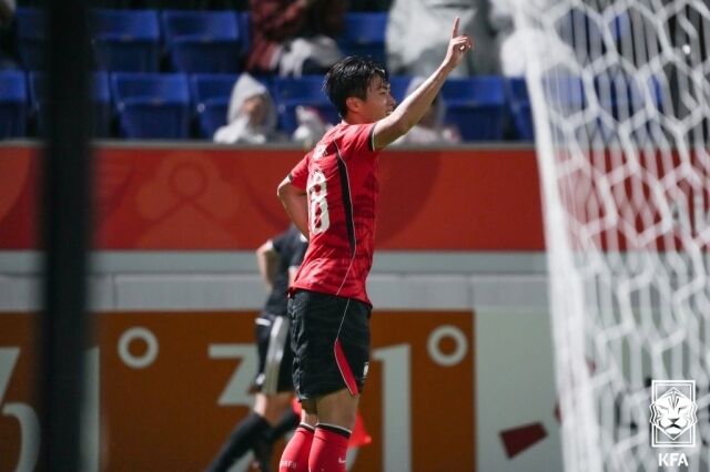 김명준이 2026 아시안게임 남자축구 D조 카타르전에서 세리머니를 하고 있다./대한축구협회 제공