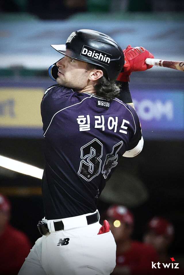 샘 힐리어드가 9월 22일 인천 SSG 랜더스필드에서 열린 SSG 랜더스전 만루 홈런을 치고 있다./인천=김경현 기자