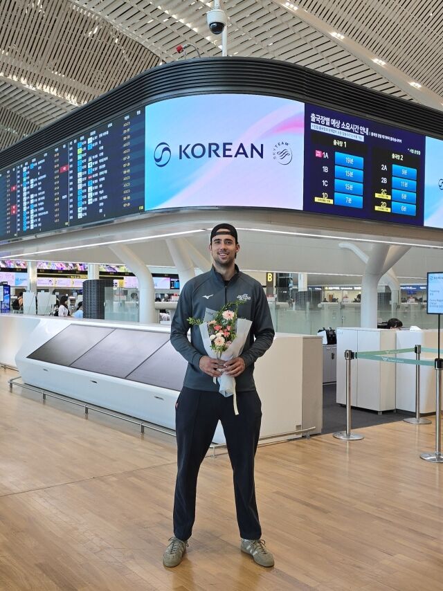 대한항공 새 외국인 선수 쎈더 케트진스키가 입국했다./대한항공
