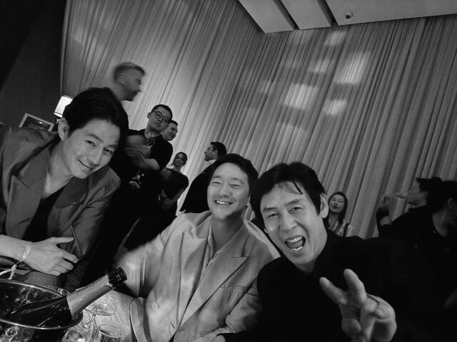 손석구가 토론토 국제영화제에서 설경구, 조인성 등 동료 배우들과 만난 반가운 순간을 공개했다. / 손석구 SNS