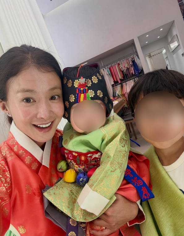 배우 이시영과 자녀들./이시영 인스타그램