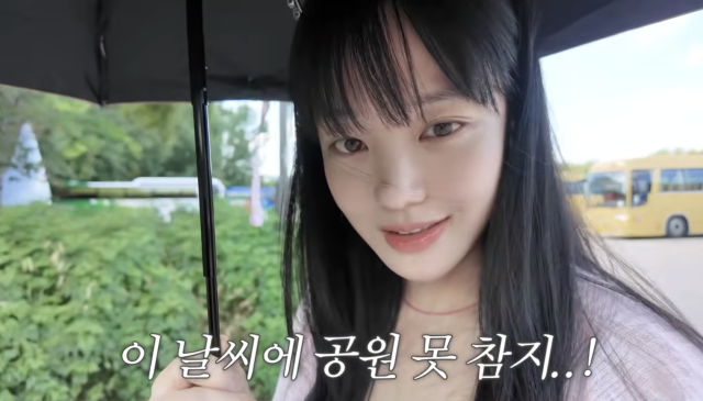 이유비가 촬영 이후 심해진 햇빛 알레르기로 피부 관리에 신경 쓰고 있는 근황을 전했다. / 유튜브 채널 '이유비 DDOYUBI'