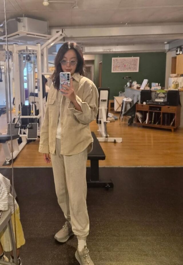 황정음이 여행 후 늘어난 체중을 공개한 데 이어 곧바로 운동에 나서며 본격적인 다이어트를 시작했다. / 황정음 SNS