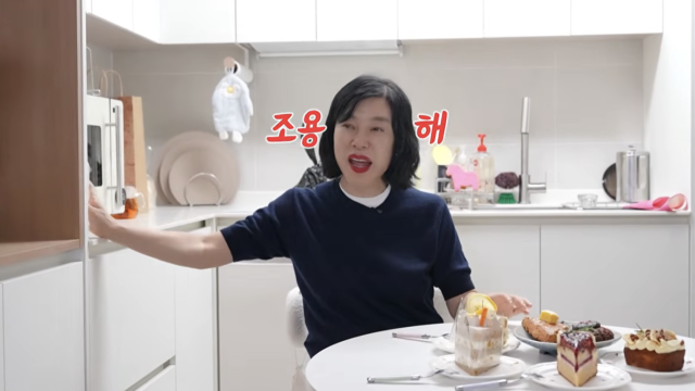 최화정이 출산을 앞둔 제작진의 신혼집을 찾아 ‘통 큰’ 집들이 선물을 건넸다. / 유튜브 채널 '안녕하세요 최화정이에요'