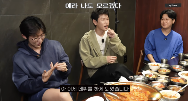 크러쉬가 신곡의 듀엣 파트너를 끝까지 숨기며 에픽하이 멤버들의 짓궂은 놀림을 한몸에 받았다. / 유튜브 채널 '에픽하이'