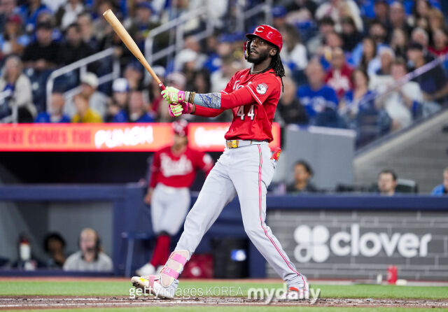 MLB 신시내티 엘리 데라크루스가 26일(한국시각) 열린 토론토와 원정 경기에서 도루 하나를 추가해 구단 역사상 4번째로 30-30을 달성한 선수가 됐다./게티이미지코리아