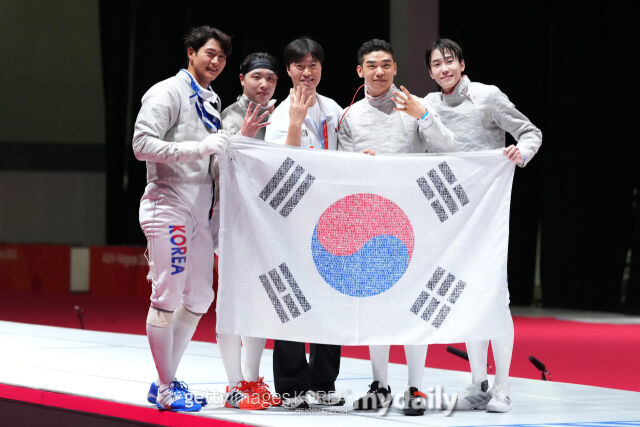 펜싱 남자 사브르 대표팀이 단체전에서 2026 아시안게임 금메달을 획득했다./게티이미지코리아