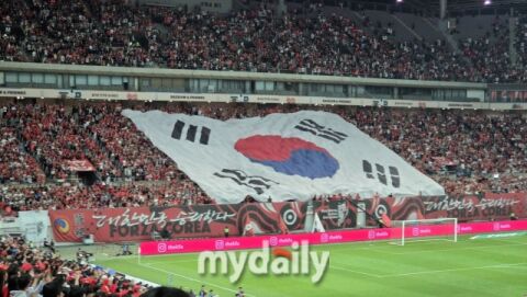 월드컵 전과 다른 분위기, '야유' 아닌 '환호'로 가득 찬 서울월드컵경기장...약 5만명 운집 예상! 韓 축구의 '봄' 다시 찾아올까 [MD현장]