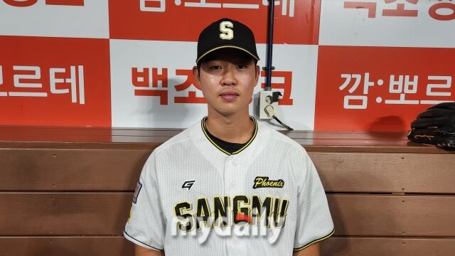 황동재가 9월 28일 서울 고척스카이돔에서 인터뷰를 하고 있다./고척=김경현 기자