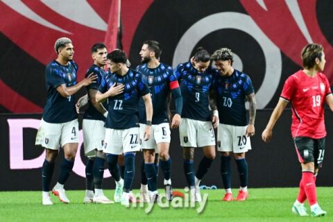 전반에만 '3실점' 와르르...0-3으로 끌려가도 모레노호에 '격려 박수', 우루과이 '압박+빠른 공격' 위력 실감&rarr;후반 대응은? [MD현장]