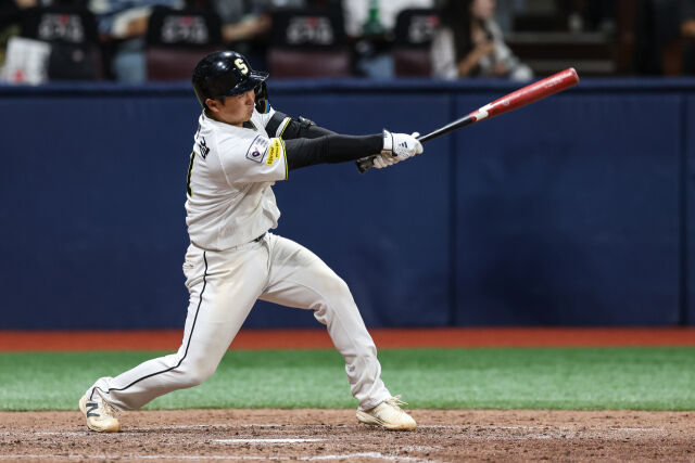 이태경이 9월 28일 서울 고척 스카이돔에서 열린 2026 KBO 퓨처스리그 챔피언 결정전 울산 웨일즈와의 경기에서 타격을 하고 있다./KBO 제공
