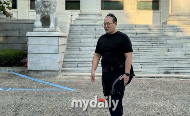 웨어러블 무릎 보행보조 로봇 체험 장면. /김태오 대표 제공