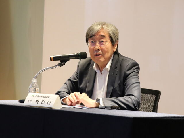 박진선 한국식품산업협회장이 29일 서울 서초구 방배동에서 기자간담회를 하고 있다. /한국식품산업협회