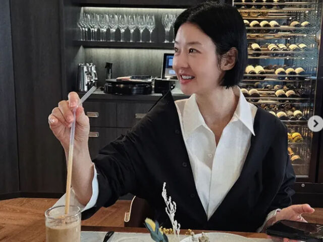 송선미가 동안 외모를 뽐냈다. / 송선미 소셜미디어