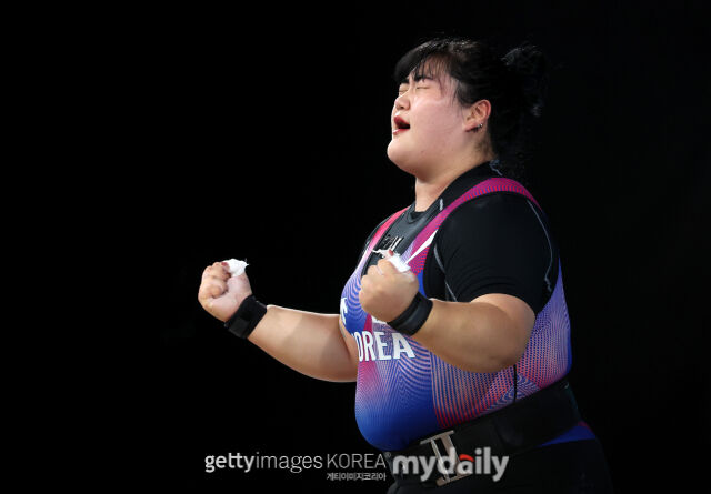 박혜정이 2026 아이치·나고야 아시안게임 여자 역도 86kg 이상급에서 은메달을 차지했다./게티이미지코리아