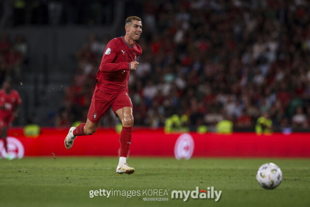 포르투갈 대표팀의 호날두가 웨일스와의 2026-27시즌 UEFA 네이션스리그 경기에 선발 출전했다./게티이미지코리아