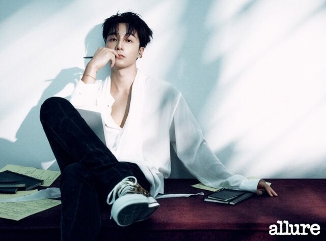 가수 로이킴 화보 / 얼루어
