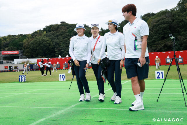 양궁 여자 대표팀 강연서(왼쪽)와 박정윤(오른쪽에서 두 번째)./2026 2026 아이치·나고야 아시안게임 조직위