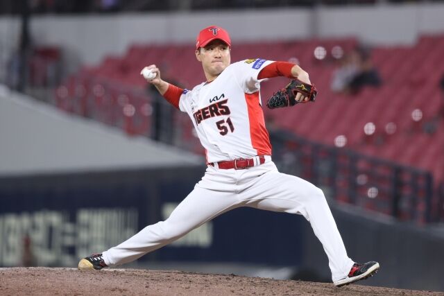 KIA 타이거즈 전상현이 30일 광주 KIA챔피언스필드에서 열린 KT 위즈와의 홈 경기서 투구하고 있다./KIA 타이거즈 제공