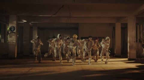 크래비티, 빛과 그림자로 완성한 'LOUDER'