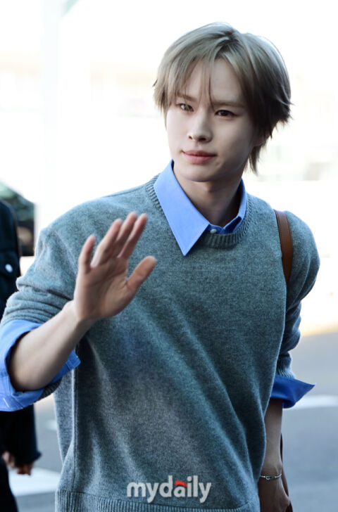 [MD포토] 투어스 경민 '생일이라 더 훈훈하게'