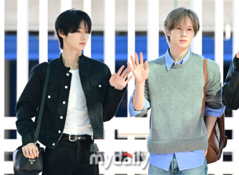 [MD포토] 투어스 한진&middot;경민 '다른 패션 같은 멋짐'