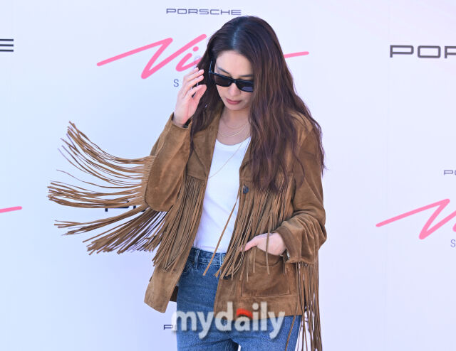 배우 이민정이 2일 서울 성산동 문화비축기지에서 진행된 팬 페스티벌 '포르쉐 바이브 서울' 프리뷰 행사에 참석했다./한혁승 기자(hanfoto@mydaily.co.kr)