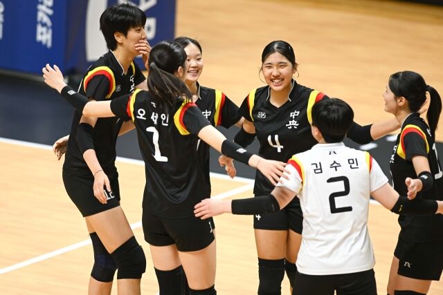 순천제일고등학교가 2일 안산상록수김연경체육관에서 펼쳐진 '2026 안산 KYK 고교배구 최강전'에서 우승을 차지했다./KYK파운데이션 제공