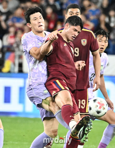 "수비수들 불쌍하다" 작심발언 후 훈련 열외...'몸 상태 이슈' 김민재 예상대로 결장, 수비진 대폭 변화&rarr;'쌍태현' 전격 선발 [MD현장]
