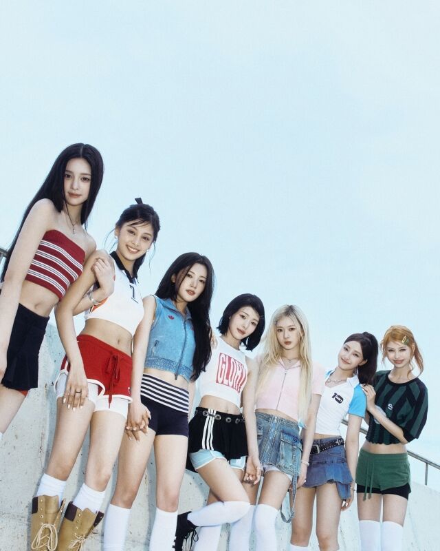 앳하트가 6일 서울 고척스카이돔에서 열린 키움 히어로즈-KT 위즈전서 시구 및 시타를 한다./키움 히어로즈 제공