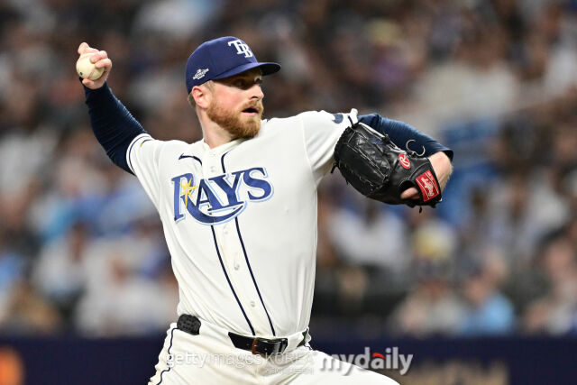 드류 라스무센이 10월 4일 ALDS 1차전 공을 던지고 있다./게티이미지코리아