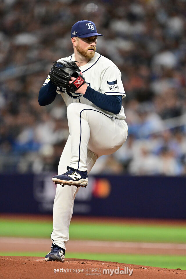 드류 라스무센이 10월 4일 ALDS 1차전 공을 던지고 있다./게티이미지코리아