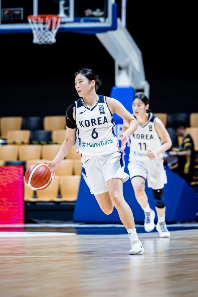 한국 18세이하 여자농구대표팀 임연서가 드리블을 하고 있다./FIBA 제공