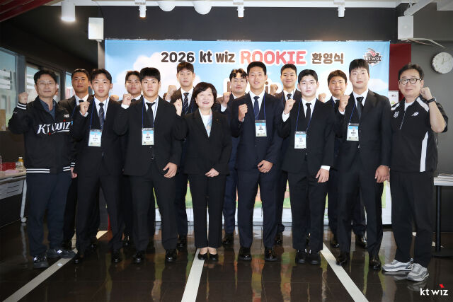 2027 신인 선수들이 KT 위즈파크를 방문했다./KT 위즈 제공