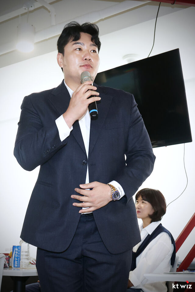 2027 신인 선수 최지만./KT 위즈 제공