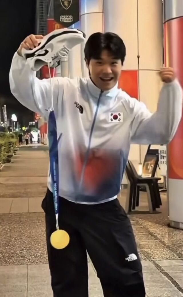 최우진이 아시안게임 금메달 획득 후 공개한 세레머니 영상에 대해 논란이 발생하자 입장문을 통해 해명에 나섰다./최우진 SNS