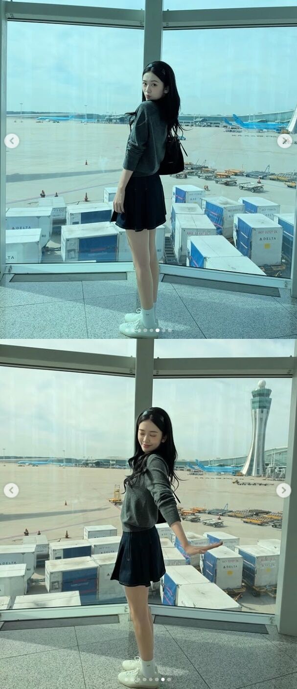 안유진은 공항 활주로를 배경으로 깜찍하고 귀여운 포즈들도 앵글에 담았다./안유진 소셜미디어