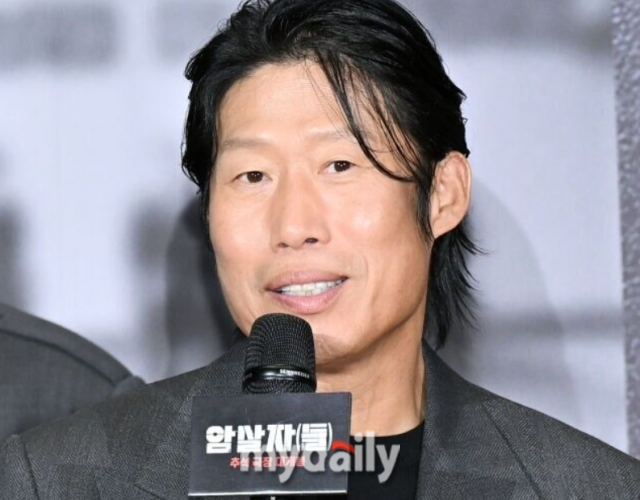 조 원장은 4일 자신의 페이스북을 통해 허진호 감독의 영화 '암살자(들)' 관람 후기를 남기며, 국민의힘 주진우 의원이 배우 유해진 씨의 외모를 두고 '북한상(北韓相)'이라고 언급한 것에 대해 "국민배우 유해진 씨는 (북한상이 아니라) '의병상(義兵相)'"이라고 직격했다. 배우 유해진./마이데일리